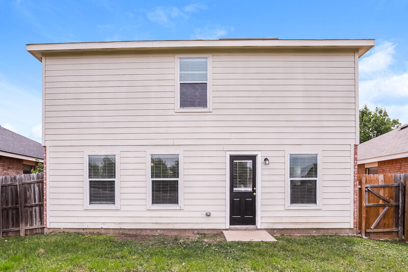 2,330/Mo, 6713 Waterhill Ln Fort Worth, TX 76179 Rear View