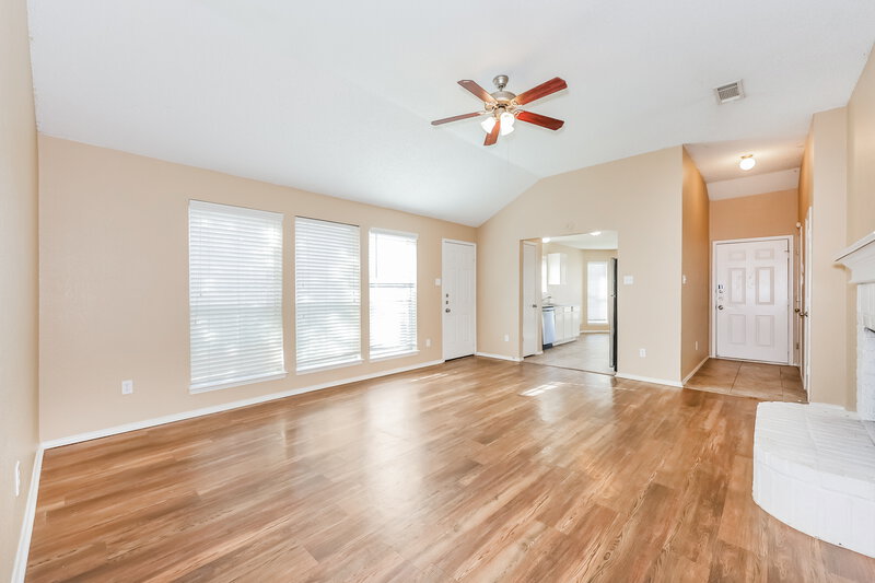 1,805/Mo, 309 Willowstone Trail Saginaw, TX 76179 Living Room View