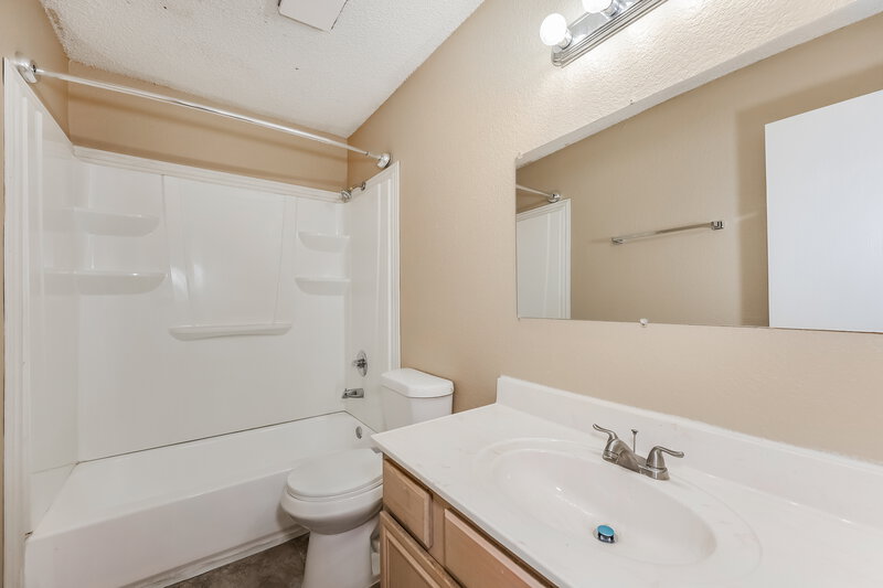 1,805/Mo, 309 Willowstone Trail Saginaw, TX 76179 Bathroom View