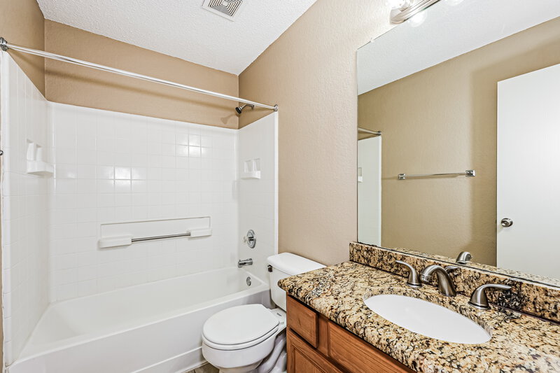 2,065/Mo, 908 Fenway Ln Saginaw, TX 76179 Bathroom View