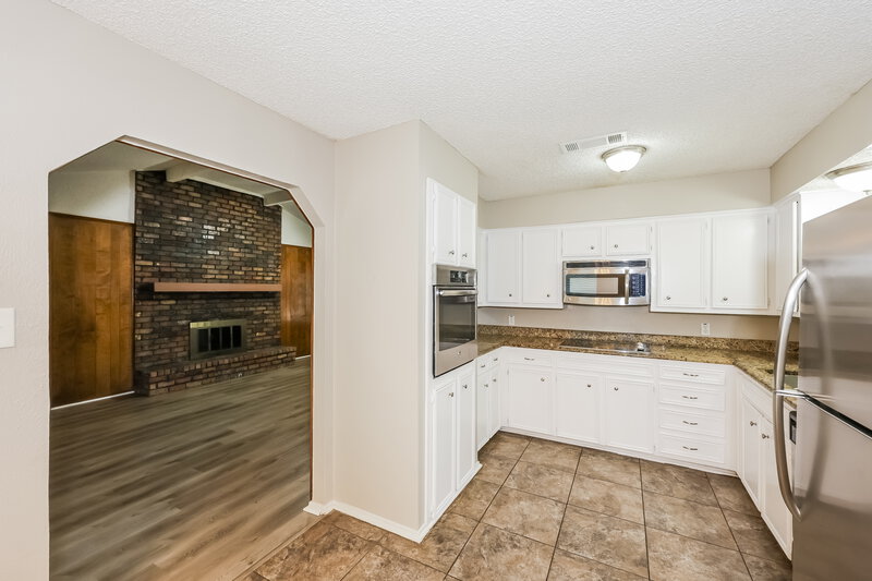 2,115/Mo, 5501 Shady Meadow St North Richland Hills, TX 76180 Kitchen View 2