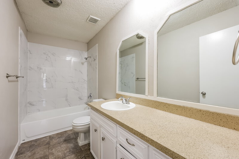2,115/Mo, 5501 Shady Meadow St North Richland Hills, TX 76180 Bathroom View