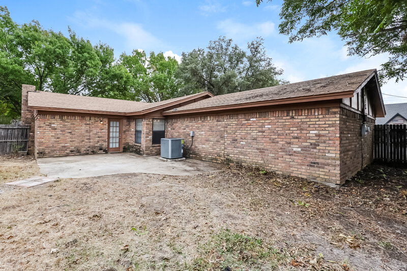 2,115/Mo, 5501 Shady Meadow St North Richland Hills, TX 76180 Rear View 2