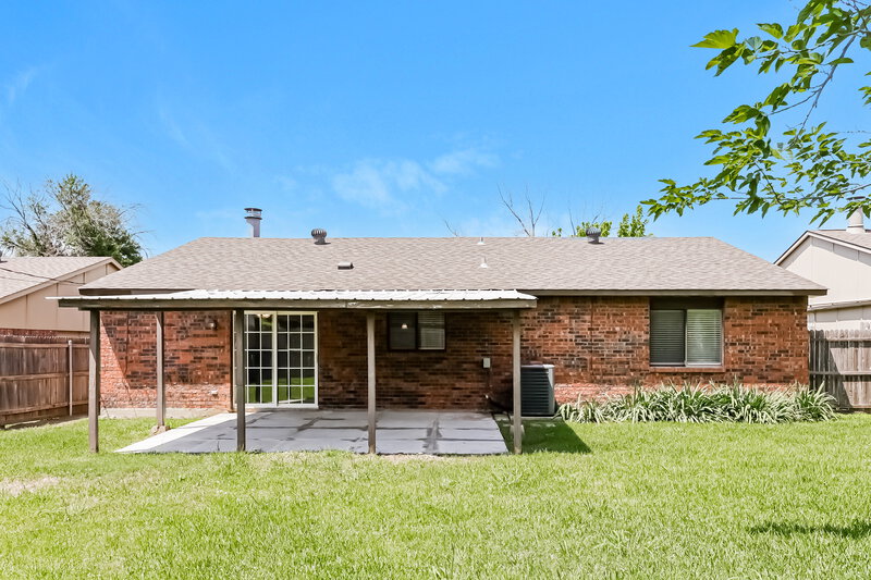 2,160/Mo, 6904 Glendale Dr North Richland Hills, TX 76182 Rear View 2
