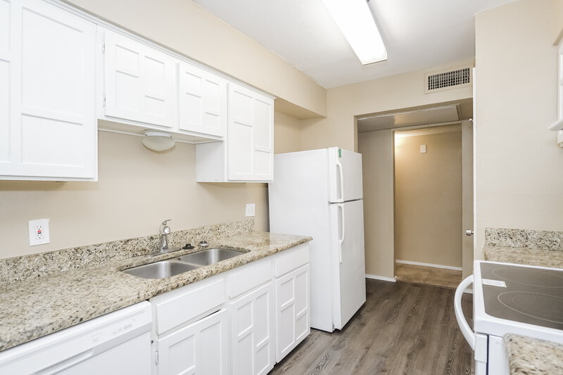 1,880/Mo, 6900 Chapman Dr North Richland Hills, TX 76182 Kitchen View