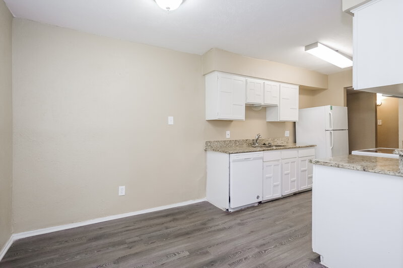1,880/Mo, 6900 Chapman Dr North Richland Hills, TX 76182 Kitchen View 2