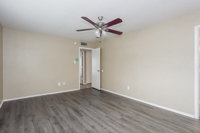 1,880/Mo, 6900 Chapman Dr North Richland Hills, TX 76182 Main Bedroom View 2