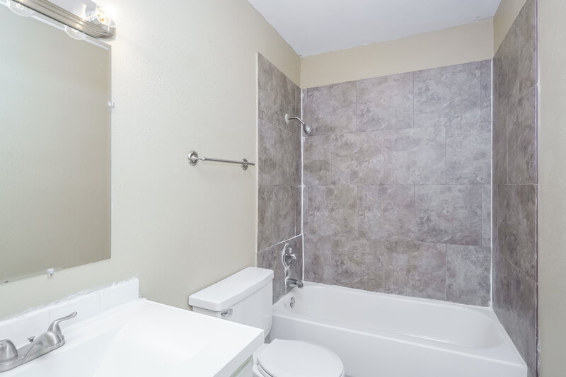 1,880/Mo, 6900 Chapman Dr North Richland Hills, TX 76182 Main Bathroom View