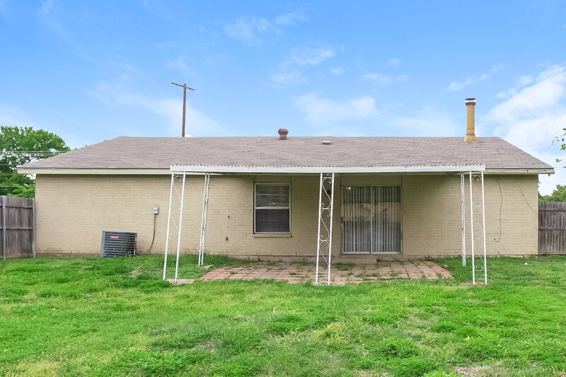 1,880/Mo, 6900 Chapman Dr North Richland Hills, TX 76182 Rear View