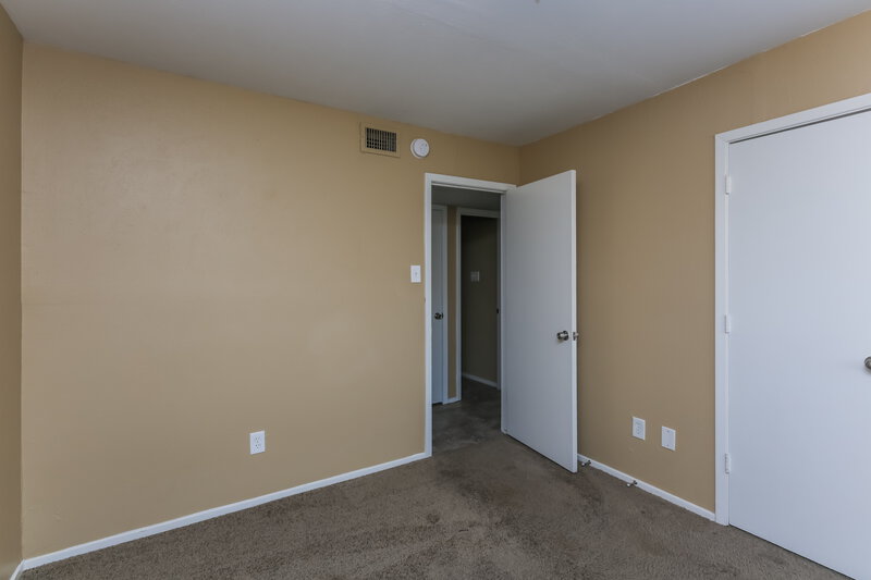 1,880/Mo, 6900 Chapman Dr North Richland Hills, TX 76182 Bedroom View 6