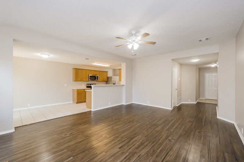 1,665/Mo, 1416 Mosscreek Dr Denton, TX 76210 Living Room View 3