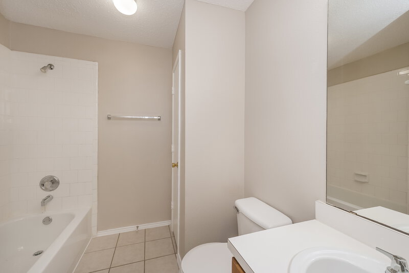 1,665/Mo, 1416 Mosscreek Dr Denton, TX 76210 Bathroom View