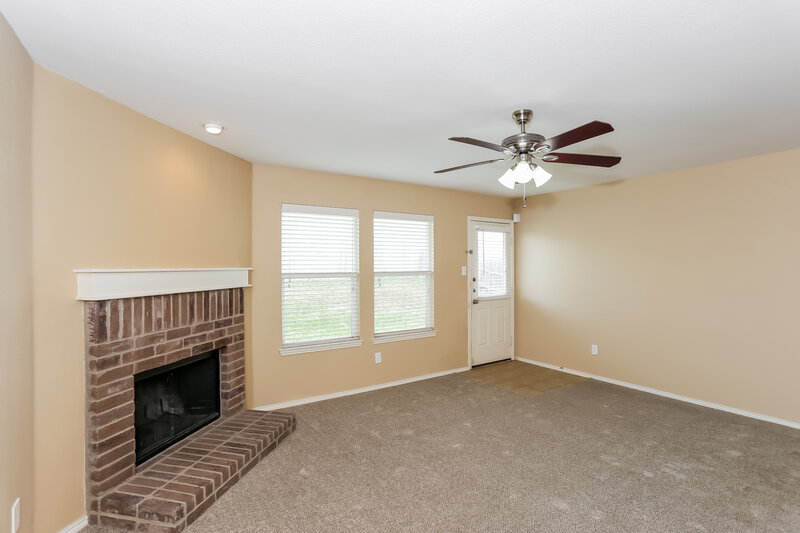 2,130/Mo, 12712 Northern Pine Dr Fort Worth, TX 76244 Living Room View
