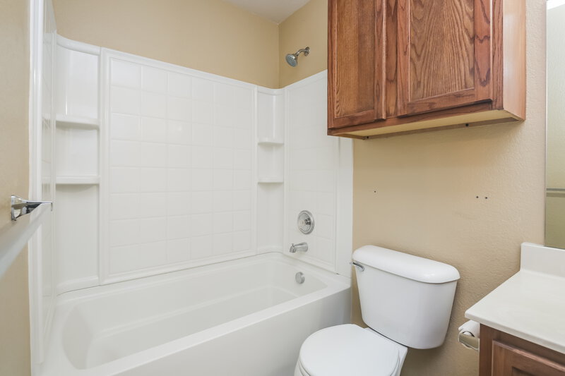 1,930/Mo, 1841 Shasta View Dr Justin, TX 76247 Master Bathroom View 2