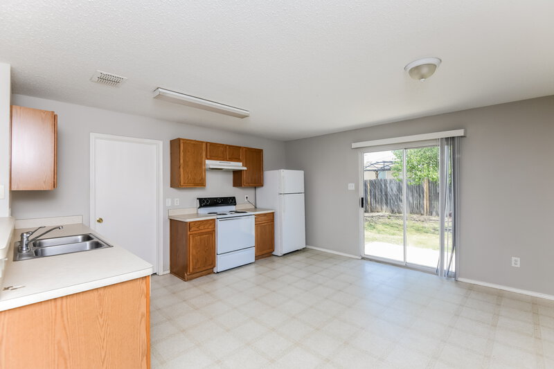 2,350/Mo, 215 Windmill Dr Justin, TX 76247 Dining Room View