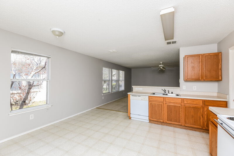 2,350/Mo, 215 Windmill Dr Justin, TX 76247 Dining Room View 2