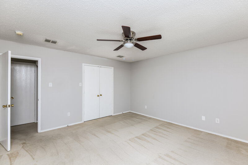 2,350/Mo, 215 Windmill Dr Justin, TX 76247 Main Bedroom View