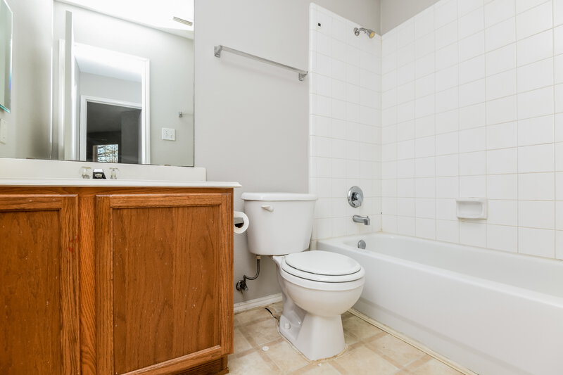 2,350/Mo, 215 Windmill Dr Justin, TX 76247 Bathroom View