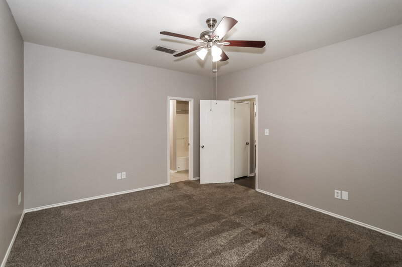 1,995/Mo, 13332 Dove Ranch Rd Roanoke, TX 76262 Main Bedroom View 2