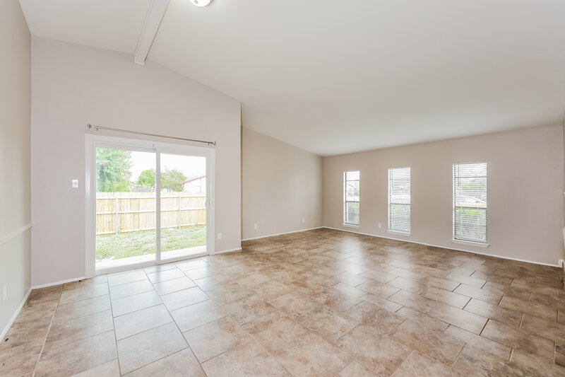 2,330/Mo, 3401 Aquarius Circle Garland, TX 75044 Living Room View 2
