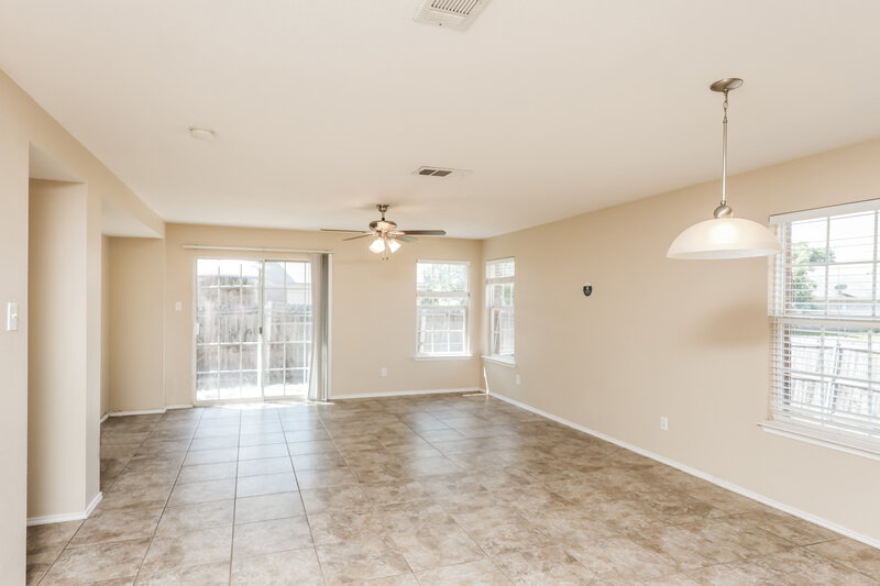 2,680/Mo, 603 Cozumel St Grand Prairie, TX 75051 Living Room View 2