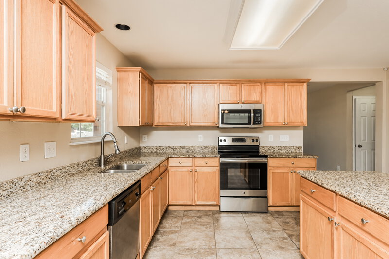 2,680/Mo, 603 Cozumel St Grand Prairie, TX 75051 Kitchen View 2