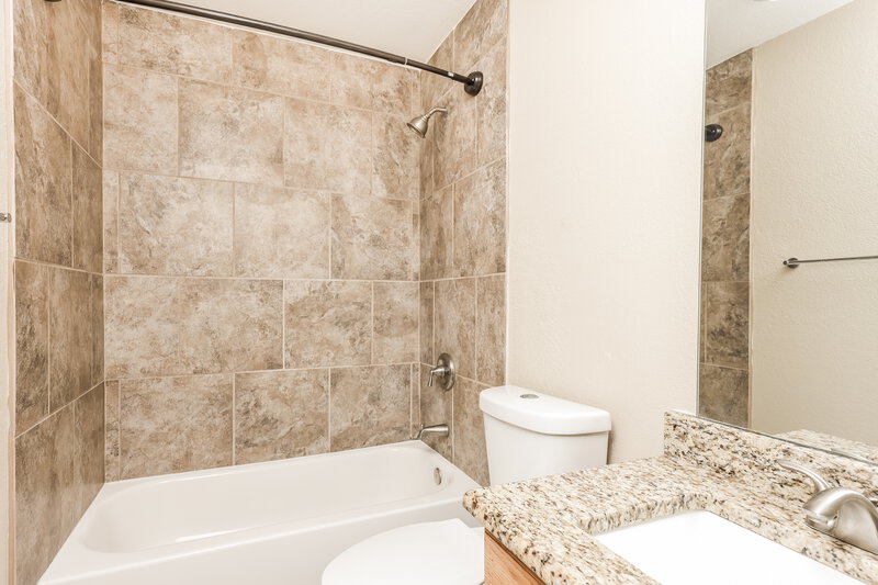 2,680/Mo, 603 Cozumel St Grand Prairie, TX 75051 Bathroom View