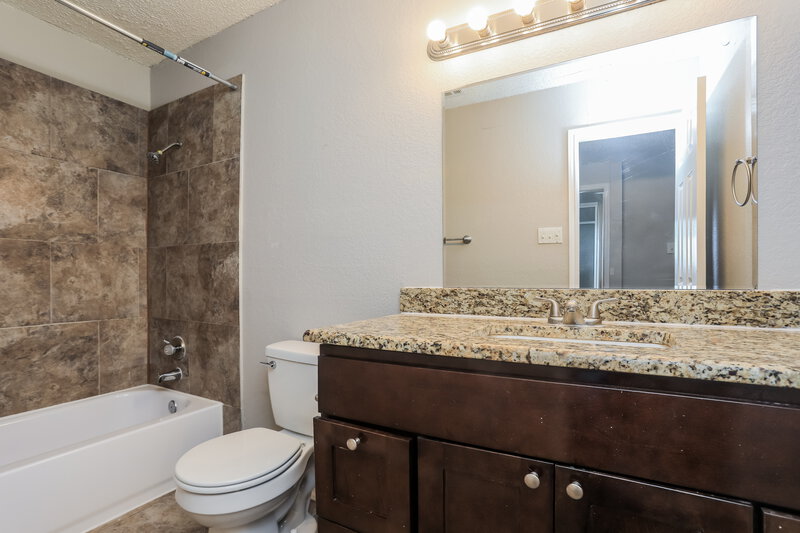 2,225/Mo, 4349 Presto Circle Grand Prairie, TX 75052 Bathroom View 2