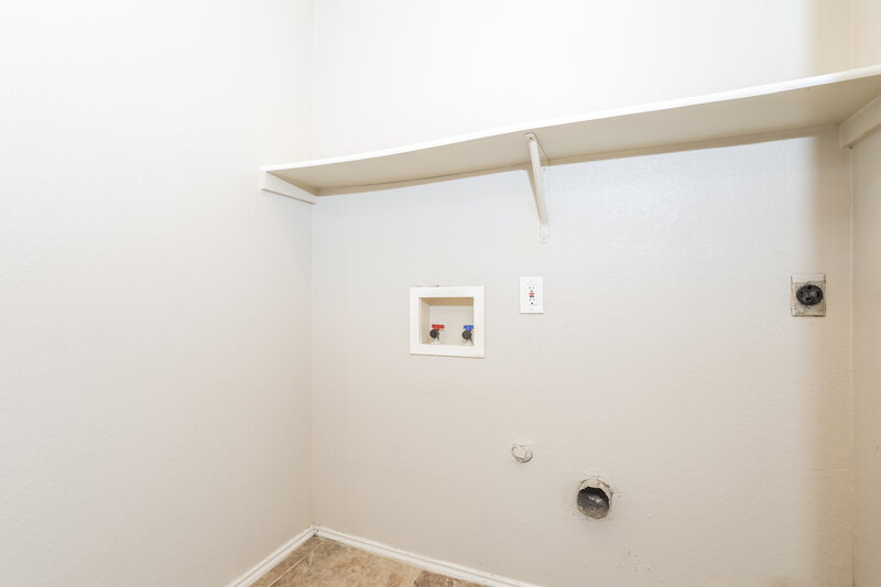 2,225/Mo, 4349 Presto Circle Grand Prairie, TX 75052 Laundry Room View