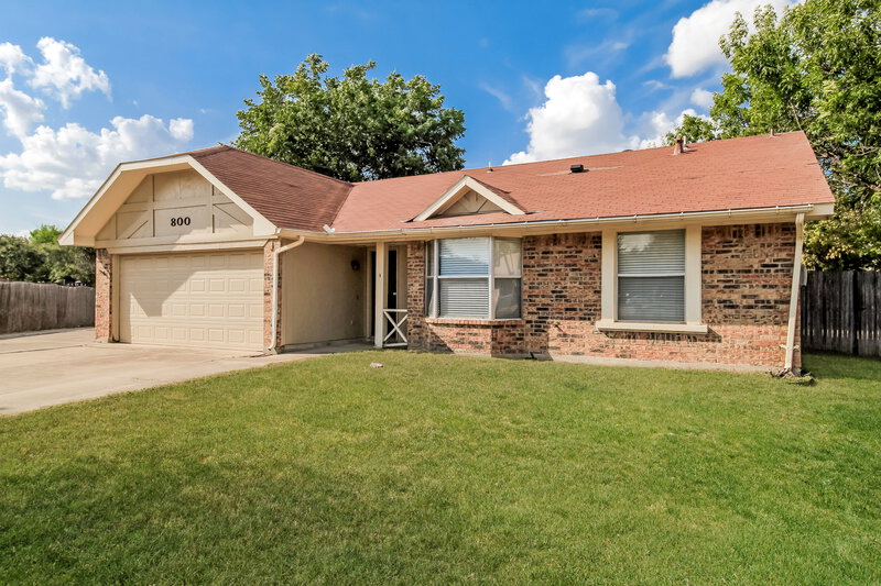 2,345/Mo, 800 Lake Isle Circle Irving, TX 75060 Front View