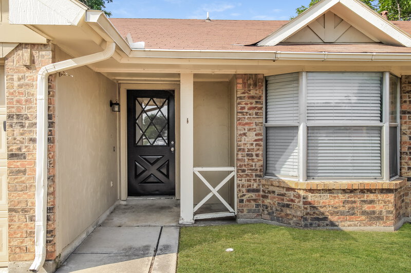 2,345/Mo, 800 Lake Isle Circle Irving, TX 75060 Front View 3