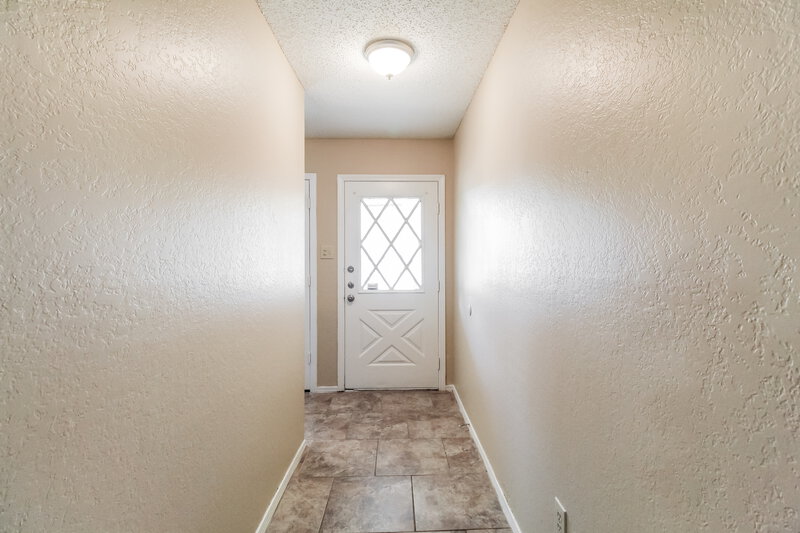 2,345/Mo, 800 Lake Isle Circle Irving, TX 75060 Foyer View