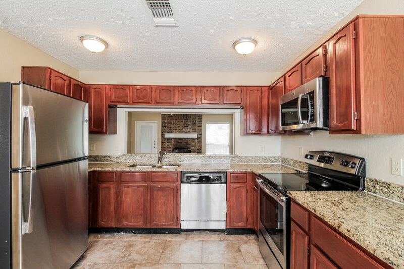 2,345/Mo, 800 Lake Isle Circle Irving, TX 75060 Kitchen View