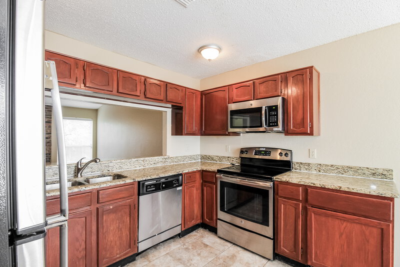 2,345/Mo, 800 Lake Isle Circle Irving, TX 75060 Kitchen View 2