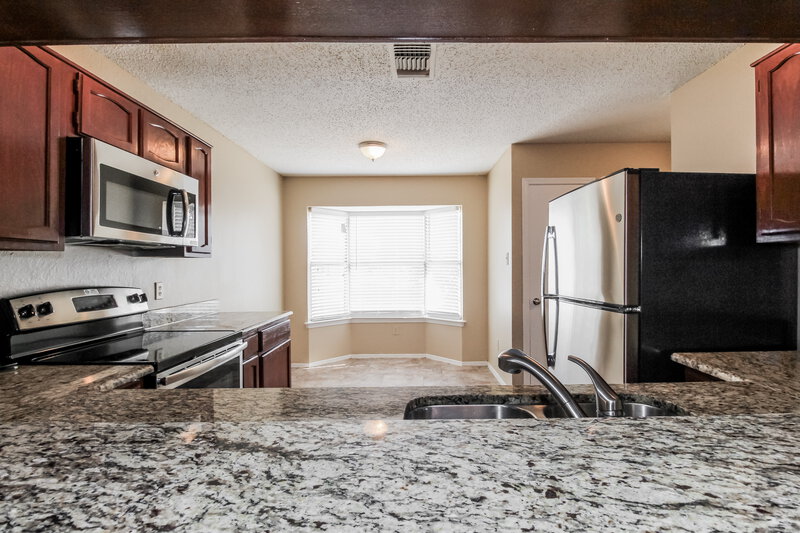 2,345/Mo, 800 Lake Isle Circle Irving, TX 75060 Kitchen View 3