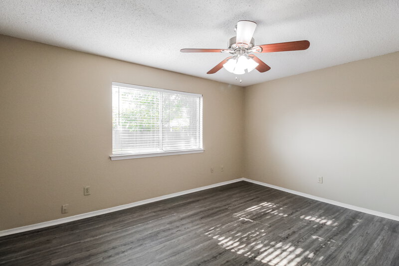 2,345/Mo, 800 Lake Isle Circle Irving, TX 75060 Main Bedroom View