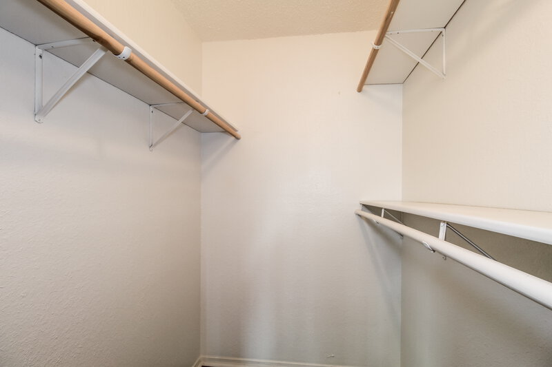 2,345/Mo, 800 Lake Isle Circle Irving, TX 75060 Walk In Closet View