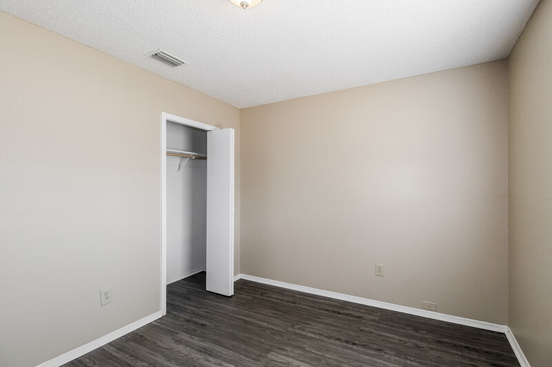 2,345/Mo, 800 Lake Isle Circle Irving, TX 75060 Bedroom View 2