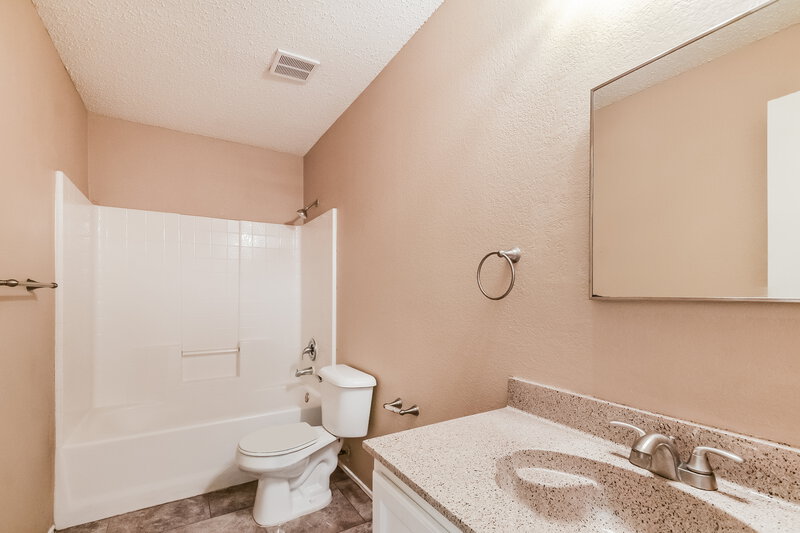 2,370/Mo, 728 Lovern St Cedar Hill, TX 75104 Main Bathroom View