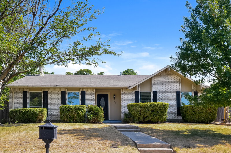 2,080/Mo, 705 Tara Dr DeSoto, TX 75115 External View