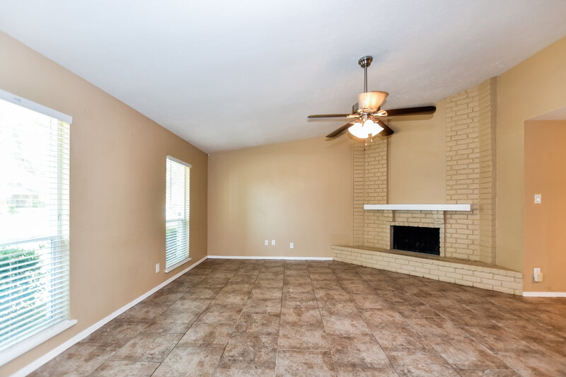 2,080/Mo, 705 Tara Dr DeSoto, TX 75115 Living Room View 3