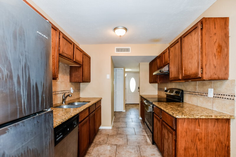 2,080/Mo, 705 Tara Dr DeSoto, TX 75115 Kitchen View