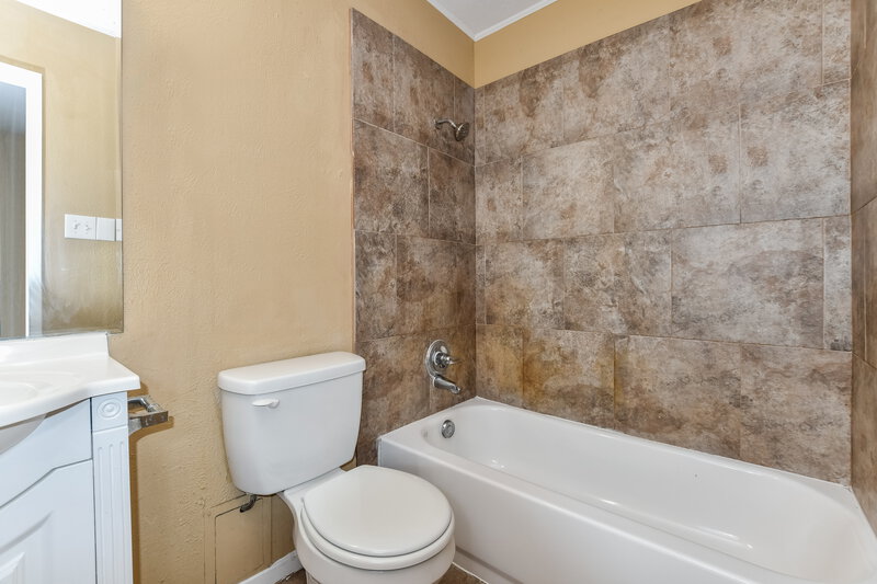 2,080/Mo, 705 Tara Dr DeSoto, TX 75115 Bathroom View
