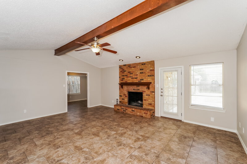 2,190/Mo, 1112 Townsend Ln DeSoto, TX 75115 Living Room View 2