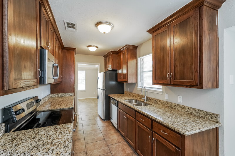 2,190/Mo, 1112 Townsend Ln DeSoto, TX 75115 Kitchen View 2