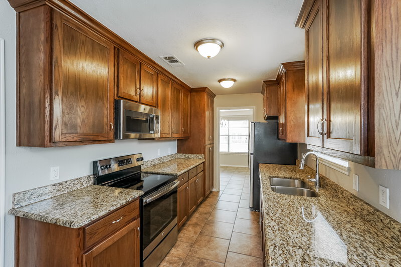 2,190/Mo, 1112 Townsend Ln DeSoto, TX 75115 Kitchen View 3
