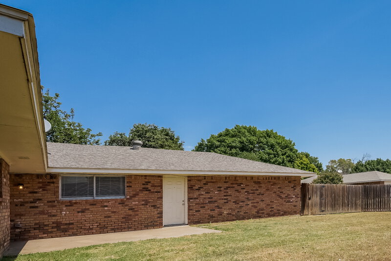 2,190/Mo, 1112 Townsend Ln DeSoto, TX 75115 Rear View 2