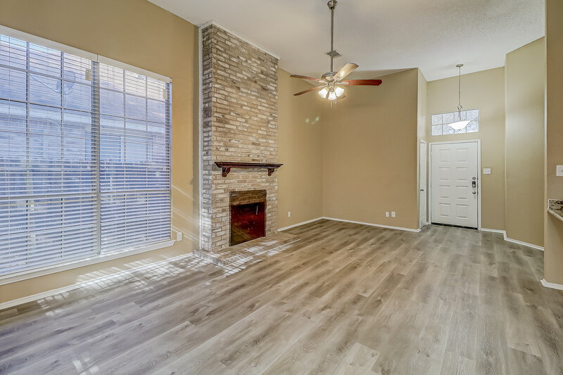 2,185/Mo, 722 Austin Dr DeSoto, TX 75115 Living Room View 2