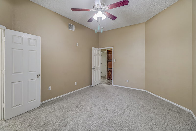 2,185/Mo, 722 Austin Dr DeSoto, TX 75115 Main Bedroom View 2
