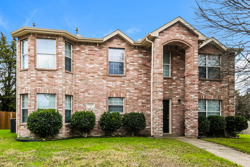 2,455/Mo, 700 Forest Creek DeSoto, TX 75115 External View
